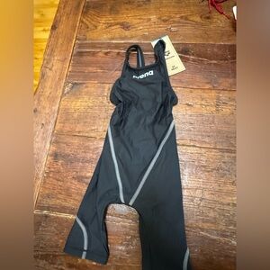 Arena power skin ST NEXT Junior 22 6-7 NWT Black